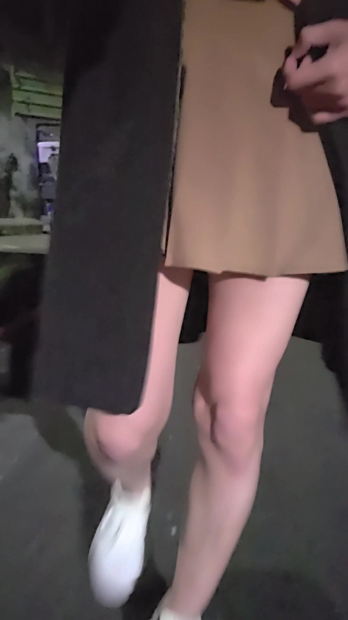Taiwancdgirl: 迷你裙下隐藏着如此淫荡的画面。