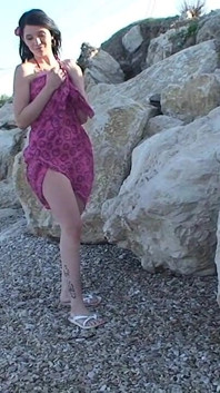 Deniz kenarında striptiz!