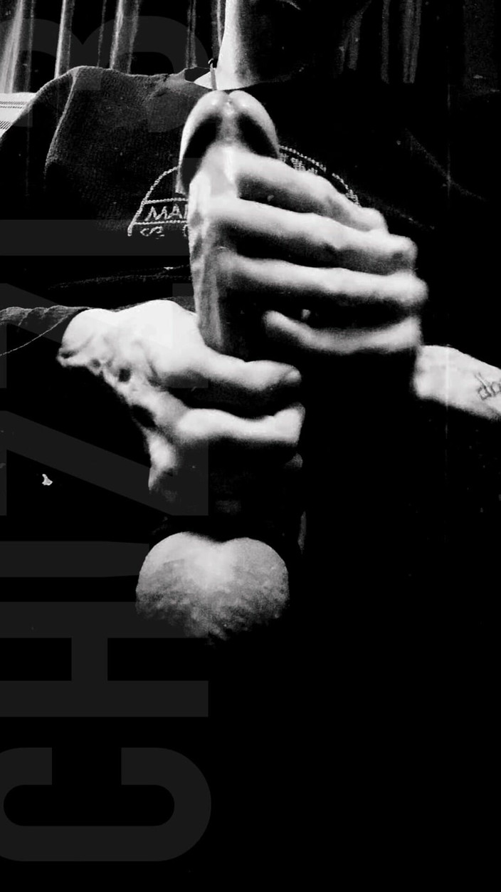 Chizzle: B&amp;w yarakla oyna w/ boşalma