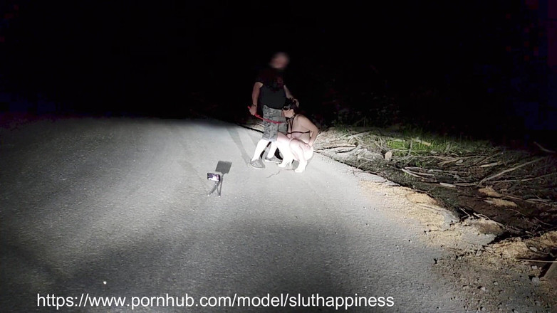 Toilet Mommy: Troia totalmente nuda su una strada pubblica puttana obbediente umiliata