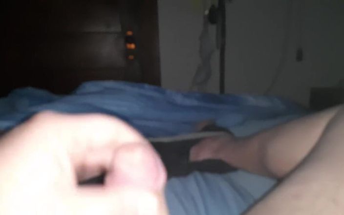 kinkylittledickie: 私の妻は、私の小さなペニスを遊んでジャッキアップするこの編集が大好きです