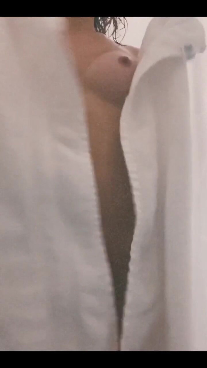 Tia Tizzianni Productions: Corpo da doccia