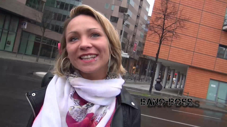 Bang-Boss: Porno-casting auf der offenen straße mit Honig, teil 1