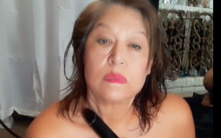 Zilah Luz: Nenek semok 71 tahun lagi asik ngentot memeknya pakai dildo ukuran...