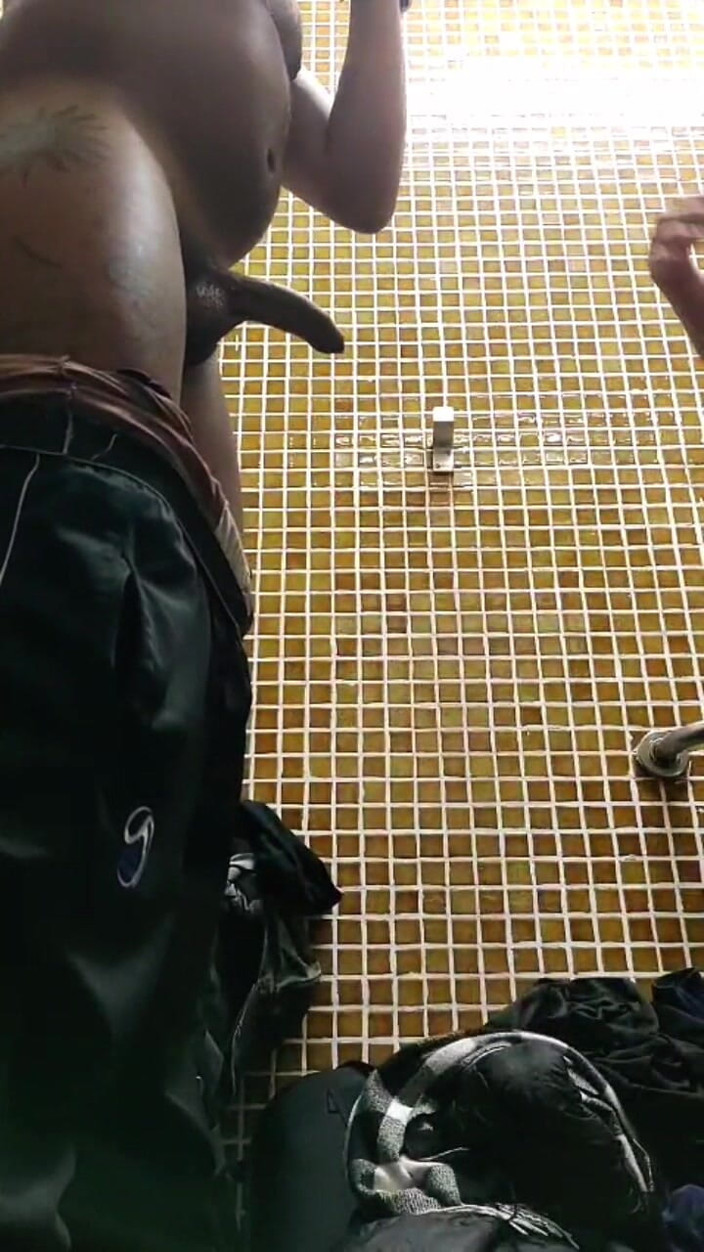 Marcosninfo: I Gave a Really Good Blowjob in the Public Restroom...