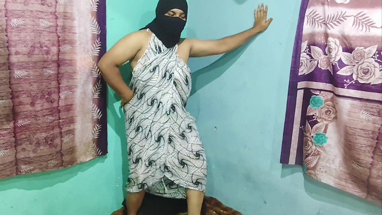 Gulaab: Sexy Muslim Bich Dancing