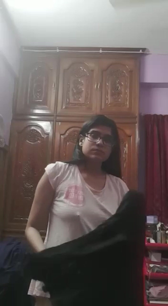 MehwishAly: Dr sadia fa un video di nudo per i miei...