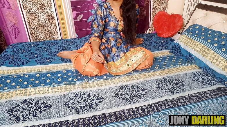 Jony Darling: Не мала подруги, тому залишила мачуху наодинці, розважалася вдома, мачуха також стала повією.