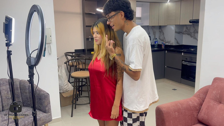 Gabriela Wish: Pomagam mojej uroczej przyrodniej siostrze z jej sieci społecznościowych i...