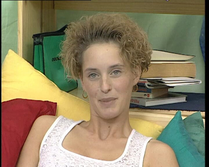 YOUR FIRST PORN: Dorfmaedchen Michelle Zeigt, Ihre Muschi - деревенская девушка Michelle показывает свою киску