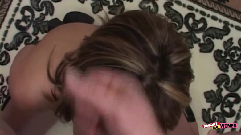 Naughty anal fuck: Cada vez que la milf se siente traviesa, ella se...