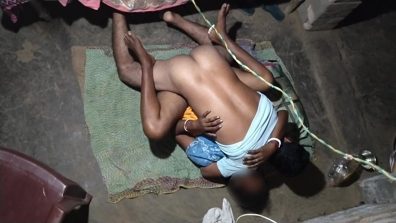 Pumi: Sexy indická manželka natočila XXX video