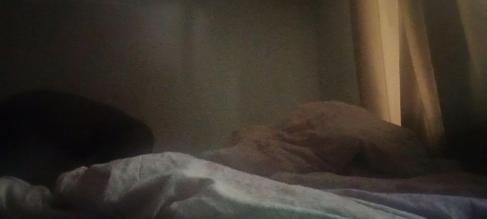 Andrew Adams: Aku ngentot pantatku di ranjang dari kamar tidurku