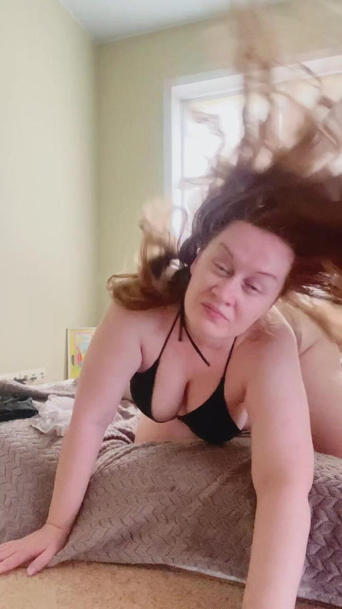 VikkiGeorgia: Saya menunjuk-nunjukkan seluar dalam saya