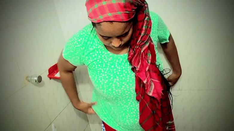 Riyamoni: L'amante andò in bagno per fare sesso. L'ho vista fare...