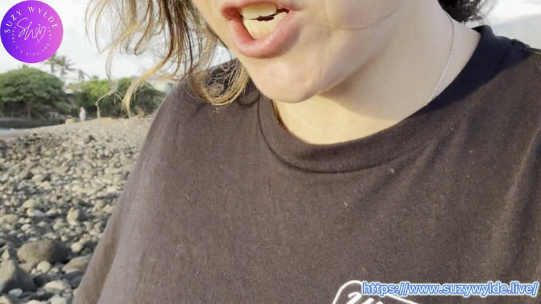 Suzy Wylde: Tryska nad morzem z udziałem Suzy Wylde