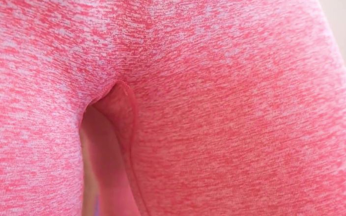 AnGelya G: Leche en mis pantalones de yoga, crema en mis bragas