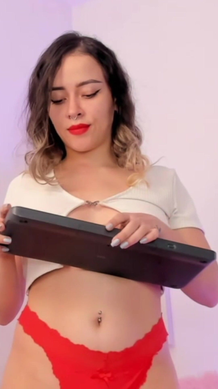 Gilr latinas: Güzel Bir Sarışın Latin Ister Misin?