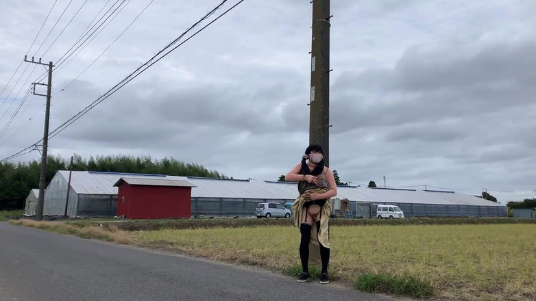 megu2002: 노출 걷기는 위험으로 가득합니다.