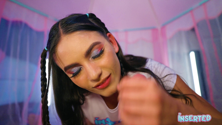 Inserted: Isa maakt haar poesje twirl