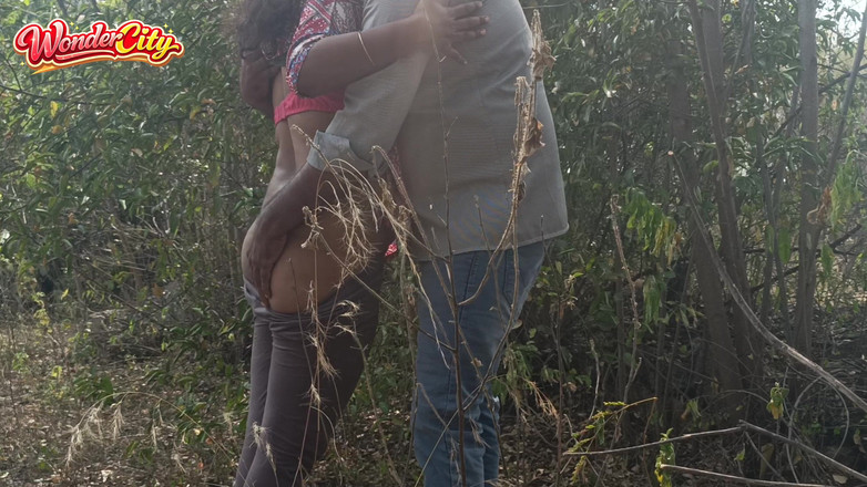 Magilmathi: 可爱的女孩与 forrest 发生了意外的热浪漫