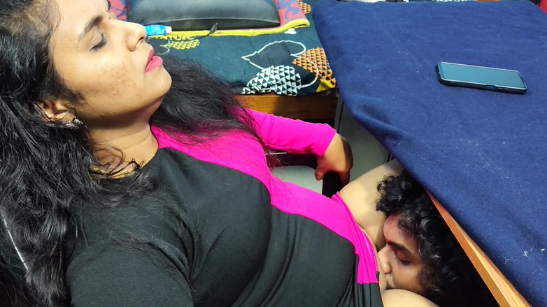 Vaigavarun45: Vrouwelijke baas en mannelijk personeel heet neuken in kantoorkamer om...