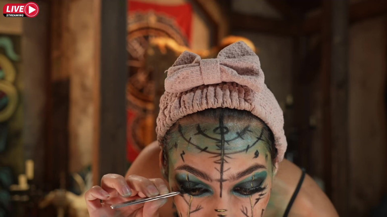 WeAreNewbies: Alexa's Cosplay Glow-up for the Live Chat