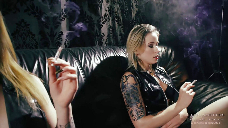 Cruel Anettes fetish world: スモーキーなタバコを食べる人