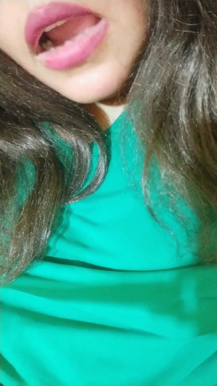 Carla Villalobos: 家に一人でいると、恐れることなくうめき声を上げたり、スパンキングしたりすることができました。