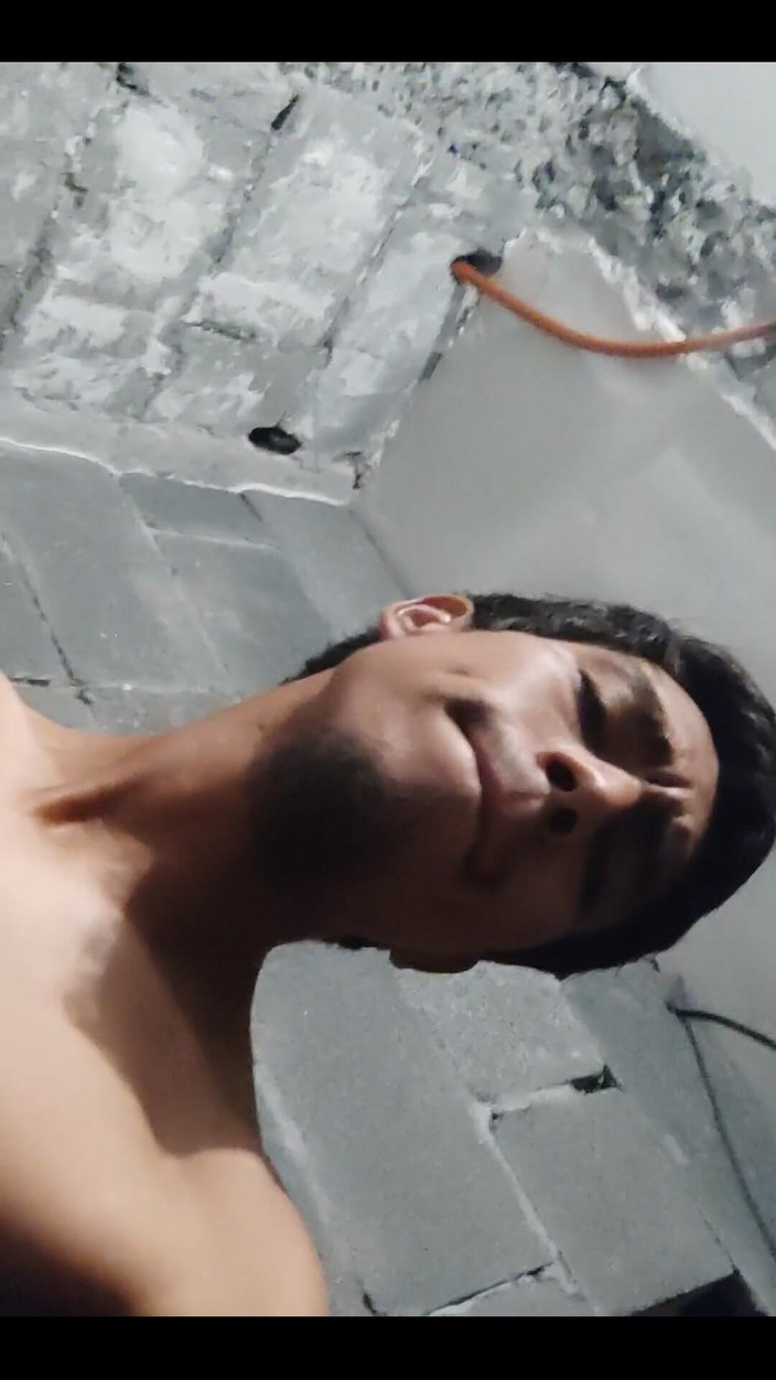 AlexAlejandro13: Éjaculation dans la salle de bain