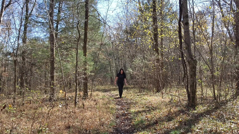 Julia Ryan: Große bassige Furzen auf meinem Naturspaziergang