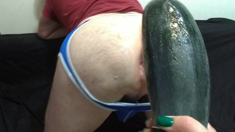 KinkyFamily: Anální vegetariánka.