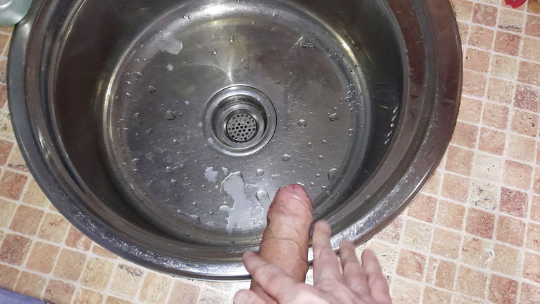 Marshall-Zeitung: 나는 부엌 싱크대에 정자를 배출하지 저항 할 수 없었다!