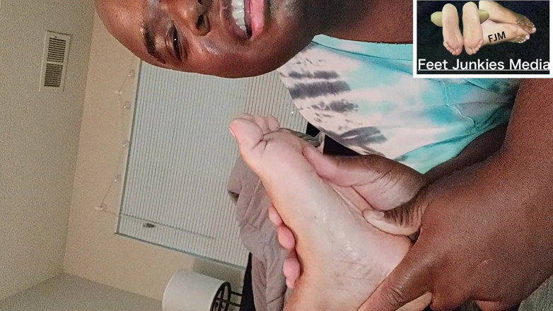 Foot Patrol: Carmel.milf.prettyfeet Afterwork Sweaty Stnky Feet Worship N Toe Sucking