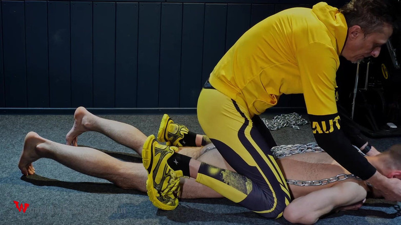 Wanheldvig: Zeus Chain 束缚和袜子堵堵的 fhd 1080p