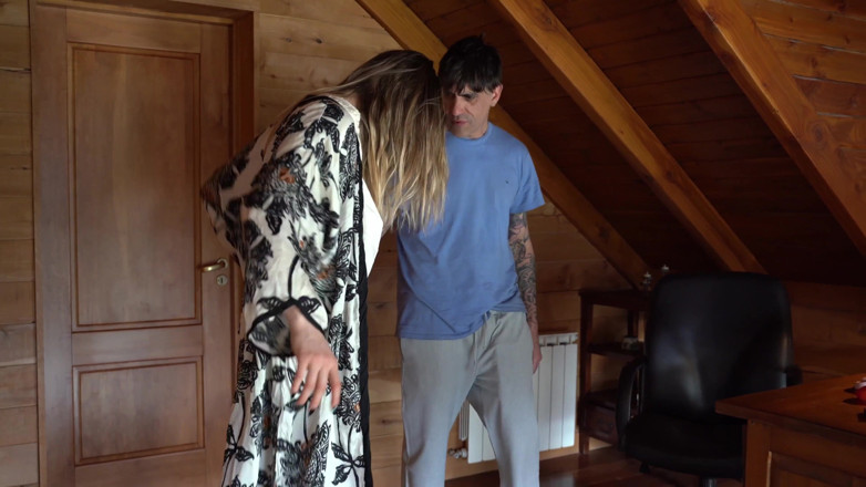 Elnonohub: Intense Threesome: Two Men Completely Cover a Small Beauty