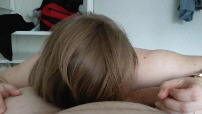 CharnElle: Hostel blowjob