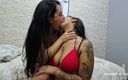 MF Lesbian: Profundo molhado beija Sarah e Julia