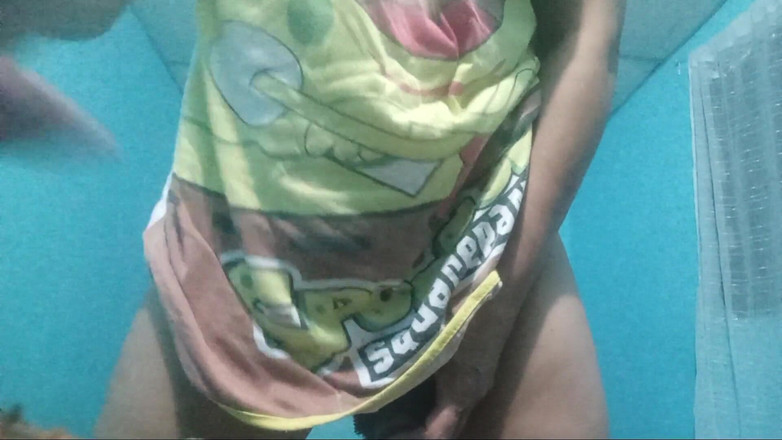 Lobicam: Mi masturbo duro con una spazzola per capelli, lo faccio...