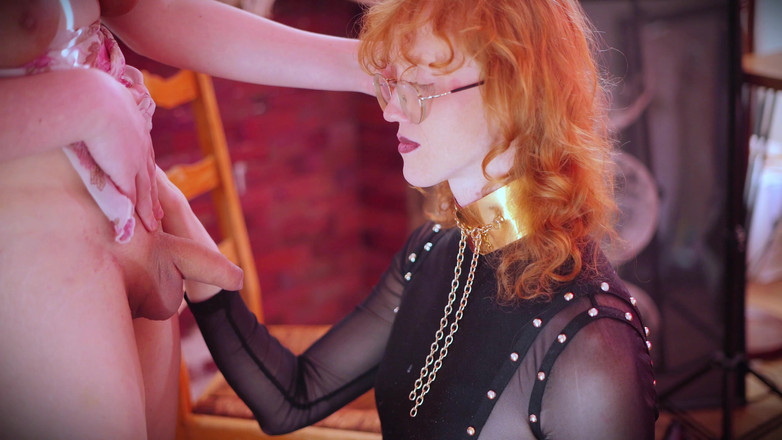 Emmy Angeles: Kadın kılıklı arkadaşını alması için eğitiyor