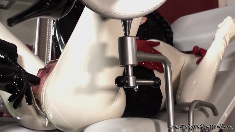 Fem Latex: Gyn sandalyesinde üçlü seks
