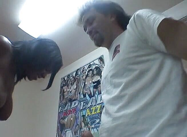 3some Bangers: 魅力的な黒檀の雛は白人の男のコックを喜ばせています