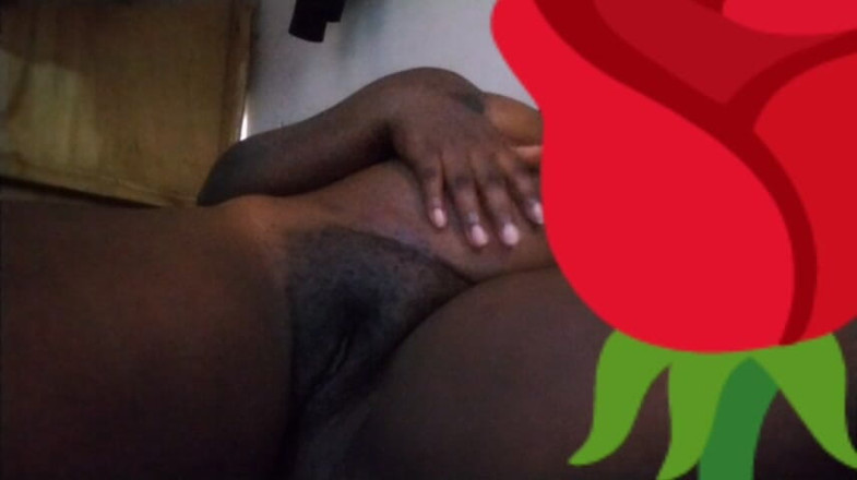 prinjema: Rubbing my big African pussy,