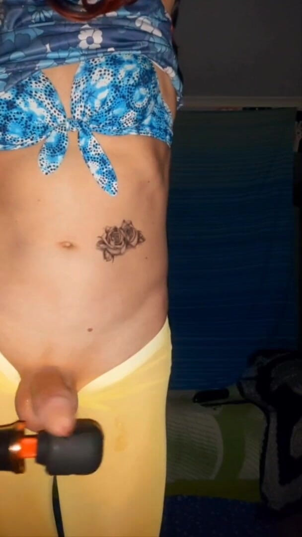 Lizzaali: Using my big wand vibrator to get hard and dribble...