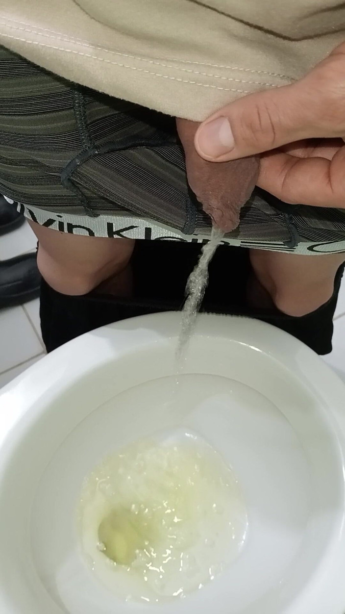 rey10rey10: 18 Years Old Squirt Unable to Hold Urine, Big and...