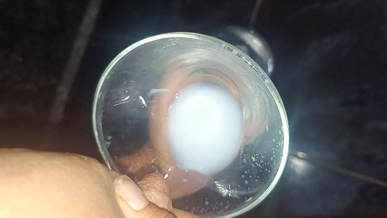 princess_andrea_: High Pressure Milk Spray!