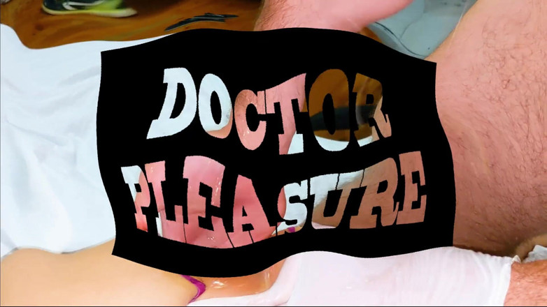 Doc pleasure: Sexy college girl in stockings gets fucked by her teacher