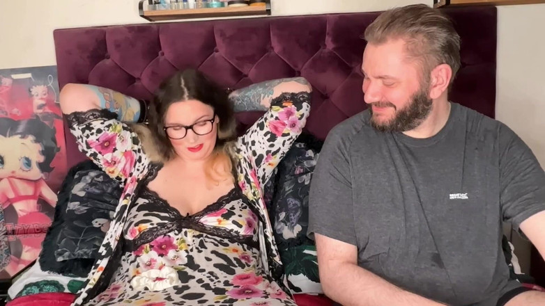 MissFFW: Puta pervertida desempaqueta su selección de juguetes nuevos