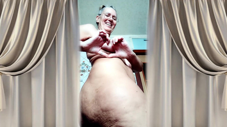 Lukerya: ホットな主婦ルケリヤ。楽しいキッチンの楽しみ。