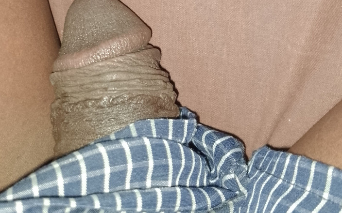 Chris munyovhi95: Munyovh95 masturbando seu pau em uma sessão matinal